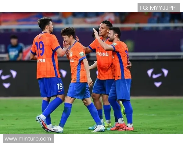 客家足球球星的崛起与奋斗历程：从地方到国际舞台的精彩故事